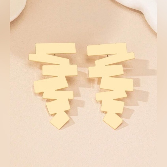 ✨NWT Asymmetrical Geometric Retro zigzag Statement reflective earrings - gold - Picture 6 of 6